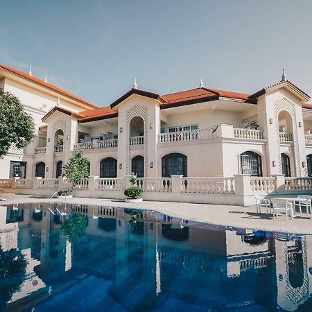 Club Morocco Resort And Country Club Subic Exterior foto