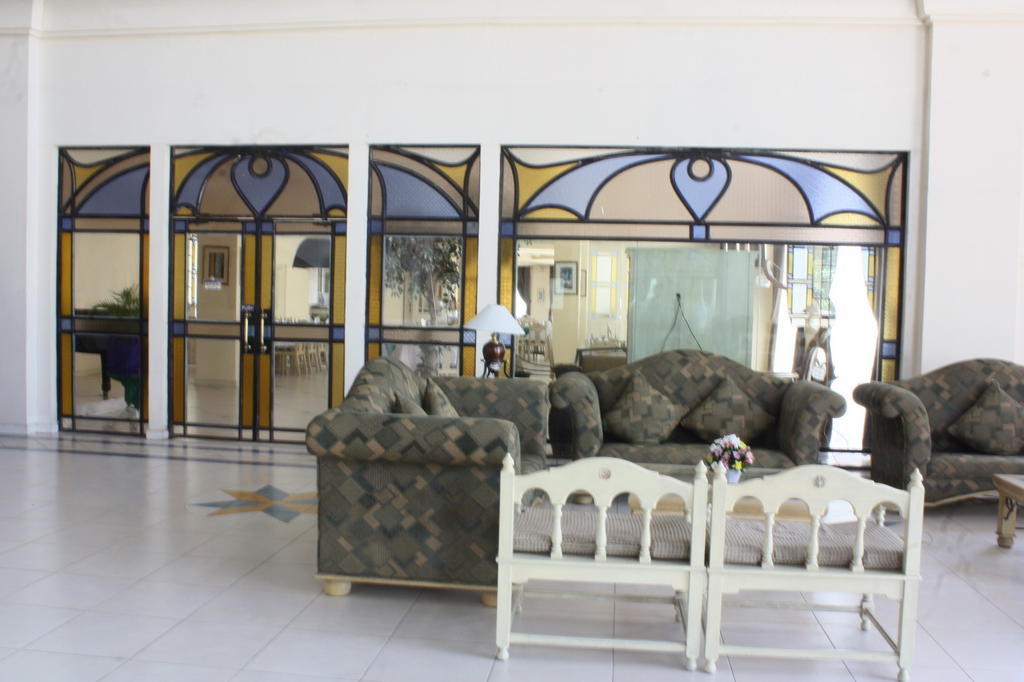 Club Morocco Resort And Country Club Subic Exterior foto