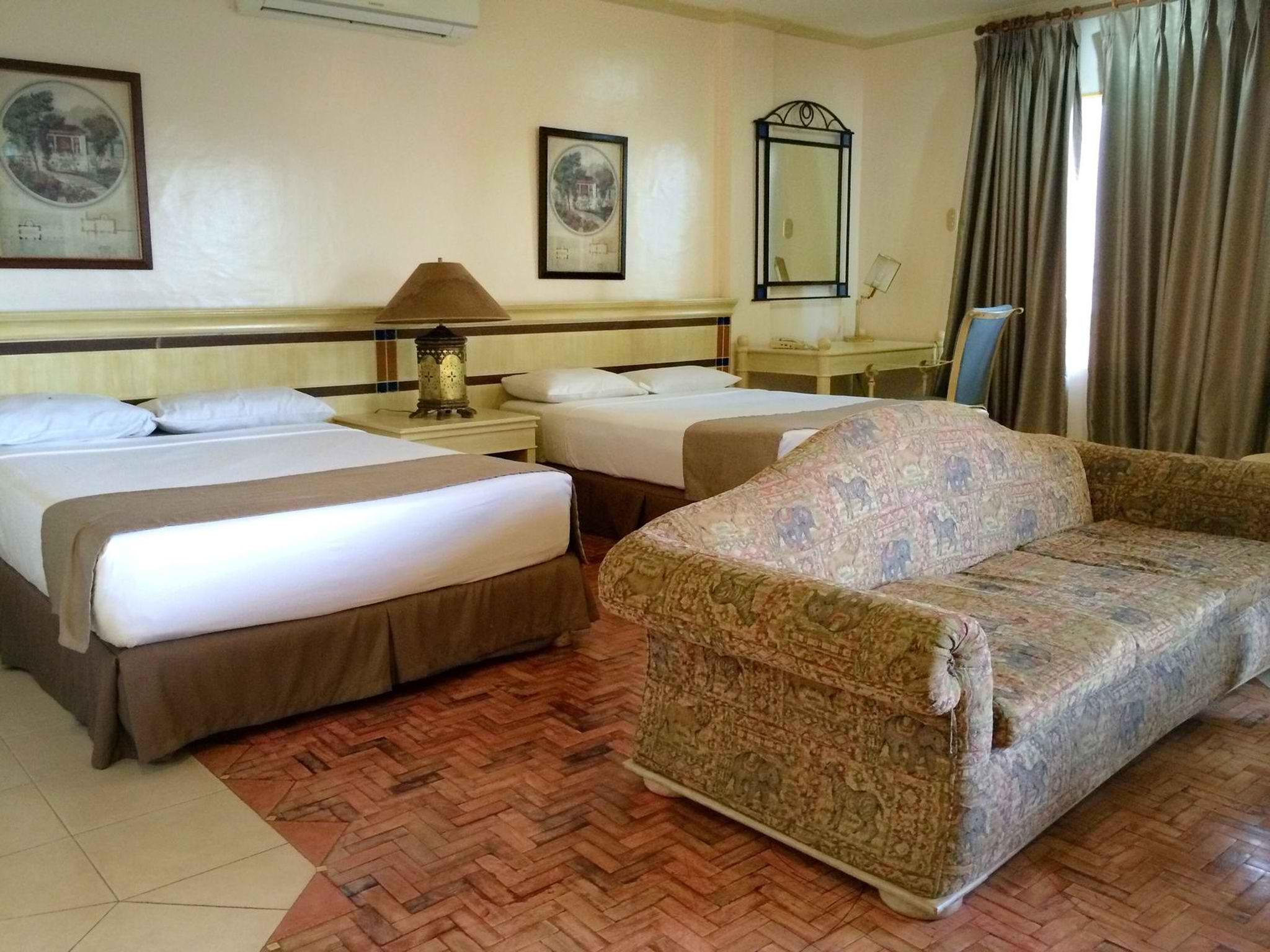 Club Morocco Resort And Country Club Subic Exterior foto