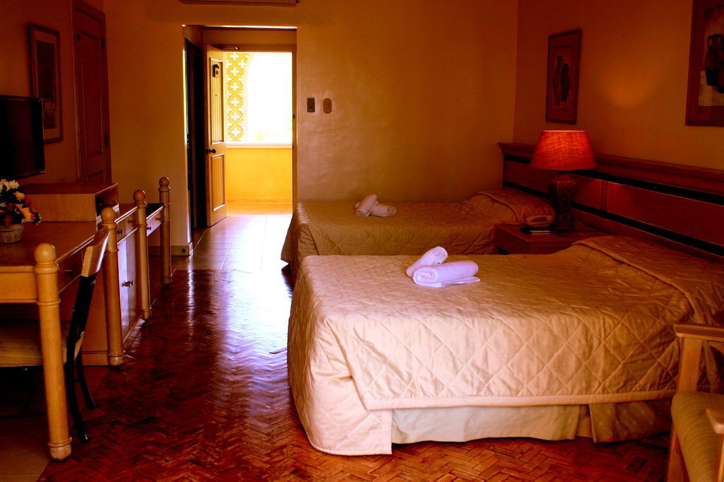 Club Morocco Resort And Country Club Subic Quarto foto