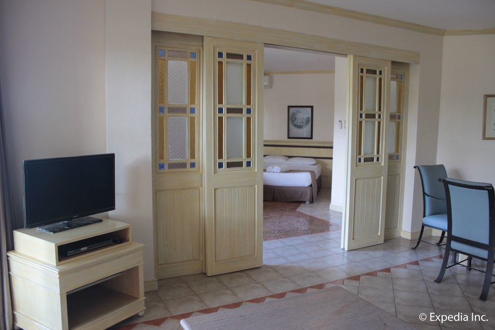 Club Morocco Resort And Country Club Subic Exterior foto