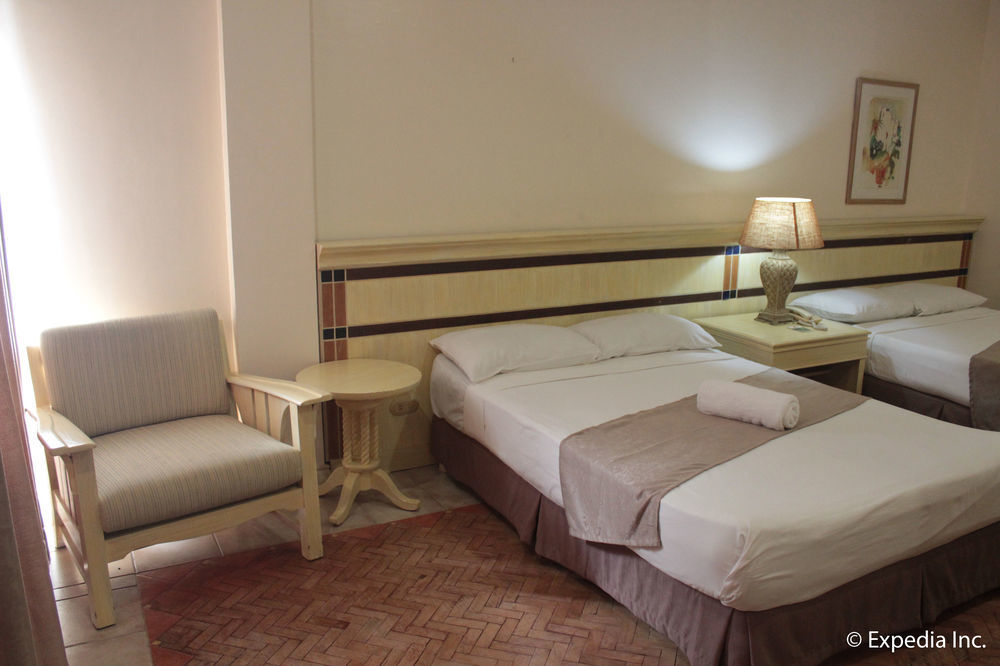 Club Morocco Resort And Country Club Subic Exterior foto