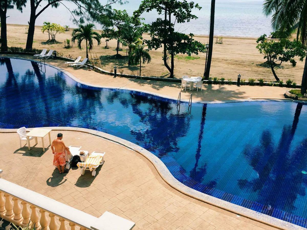 Club Morocco Resort And Country Club Subic Exterior foto