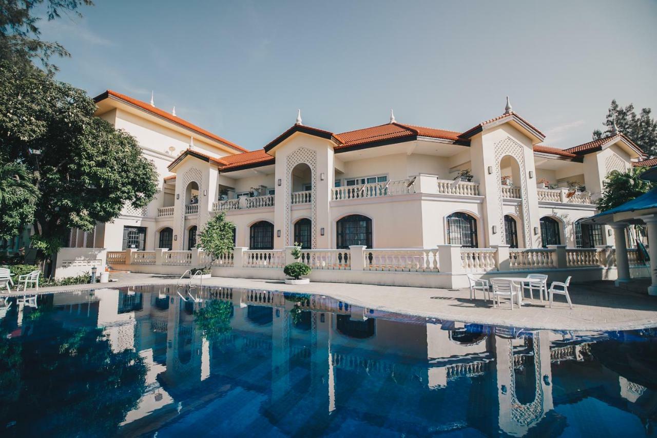 Club Morocco Resort And Country Club Subic Exterior foto